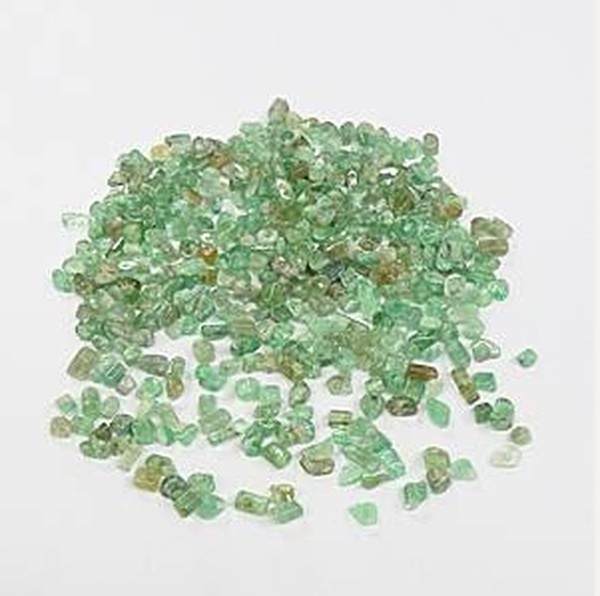 Smaragd transparent roh Trommelsteine 100 g